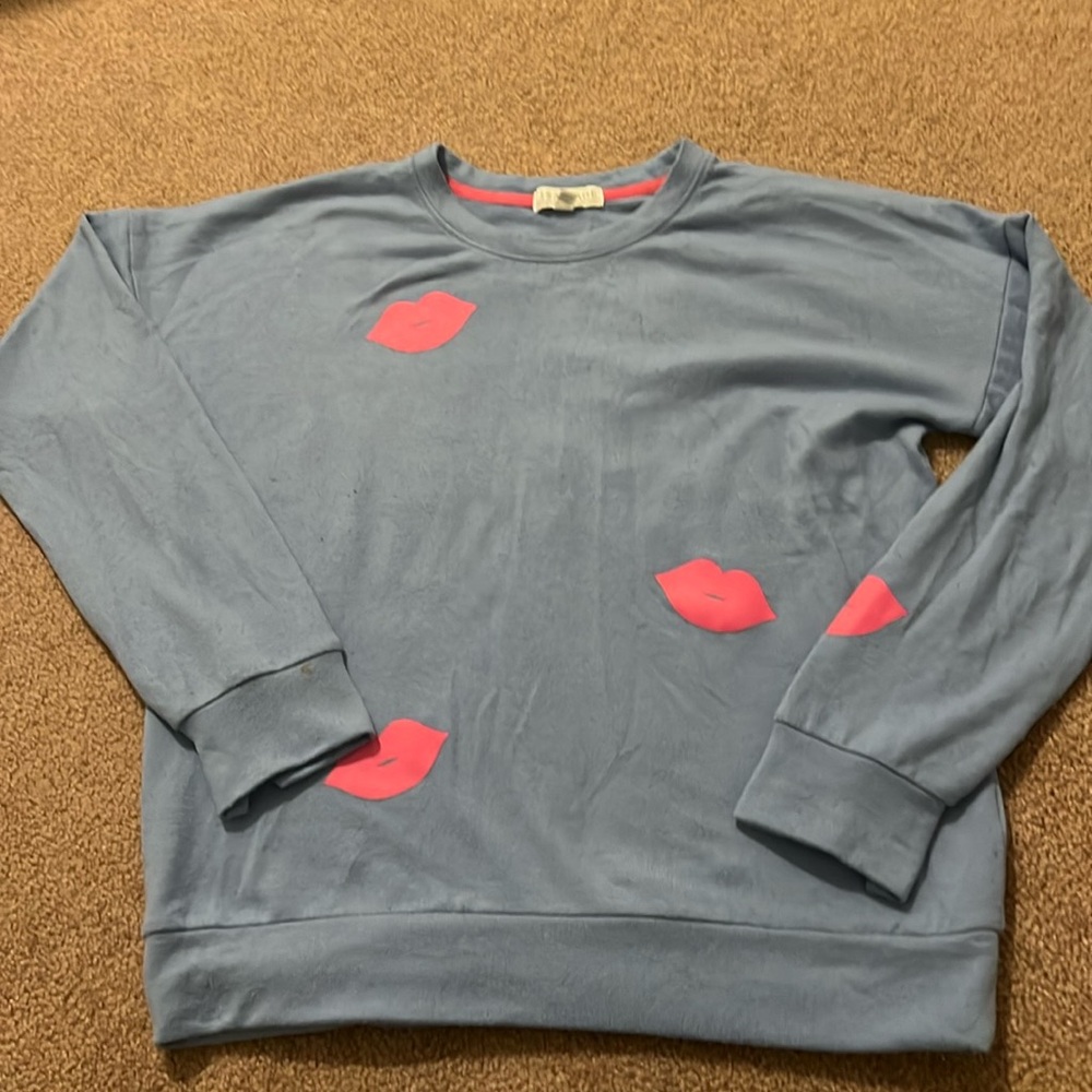 Pj Salvage lounge top with love rules on the back size small